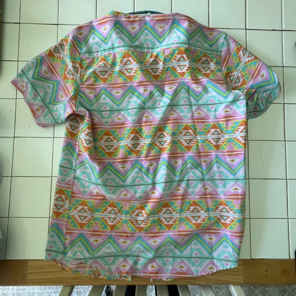 Simply Southern Mens Life Of The Party Shirt
Pastel Aztec Print EUC Size Small - Picture 2 of 5